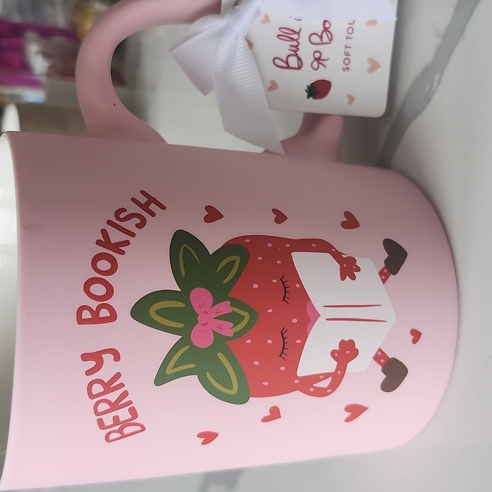 Pink "Berry Bookish" Coffee Mug, NWT🎉🩷 White Interior